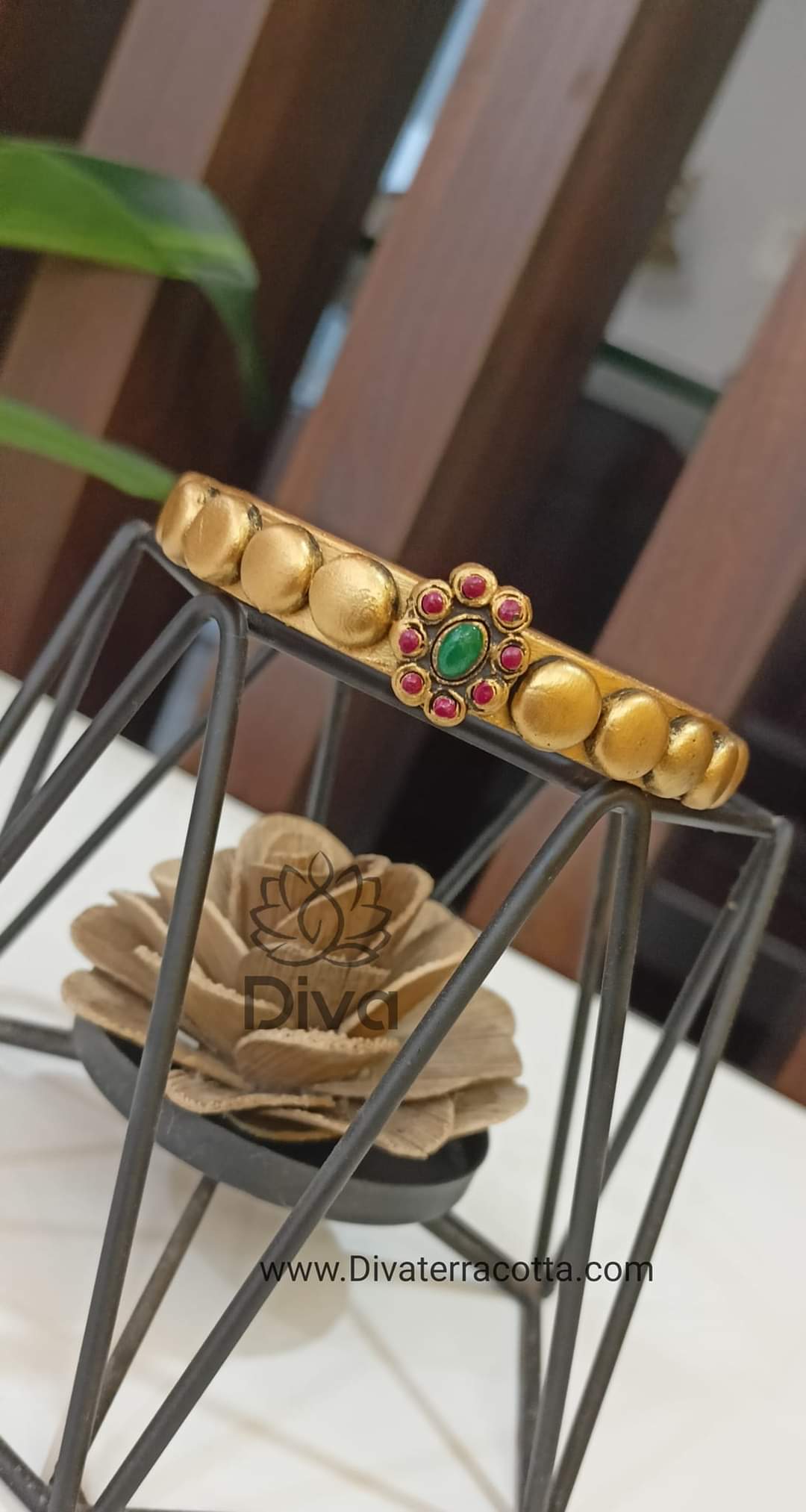 Antique Gold Kemp circle Terracotta Bangle