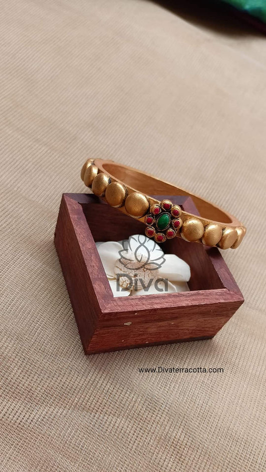 Antique Gold Kemp circle Terracotta Bangle