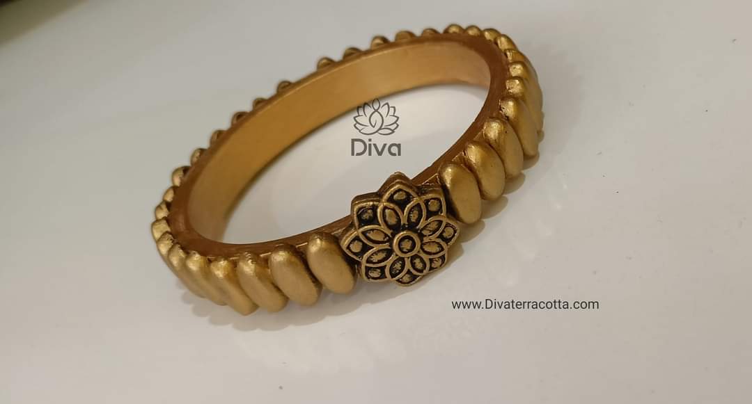 2.8" Antique gold Oval Terracotta Bangle