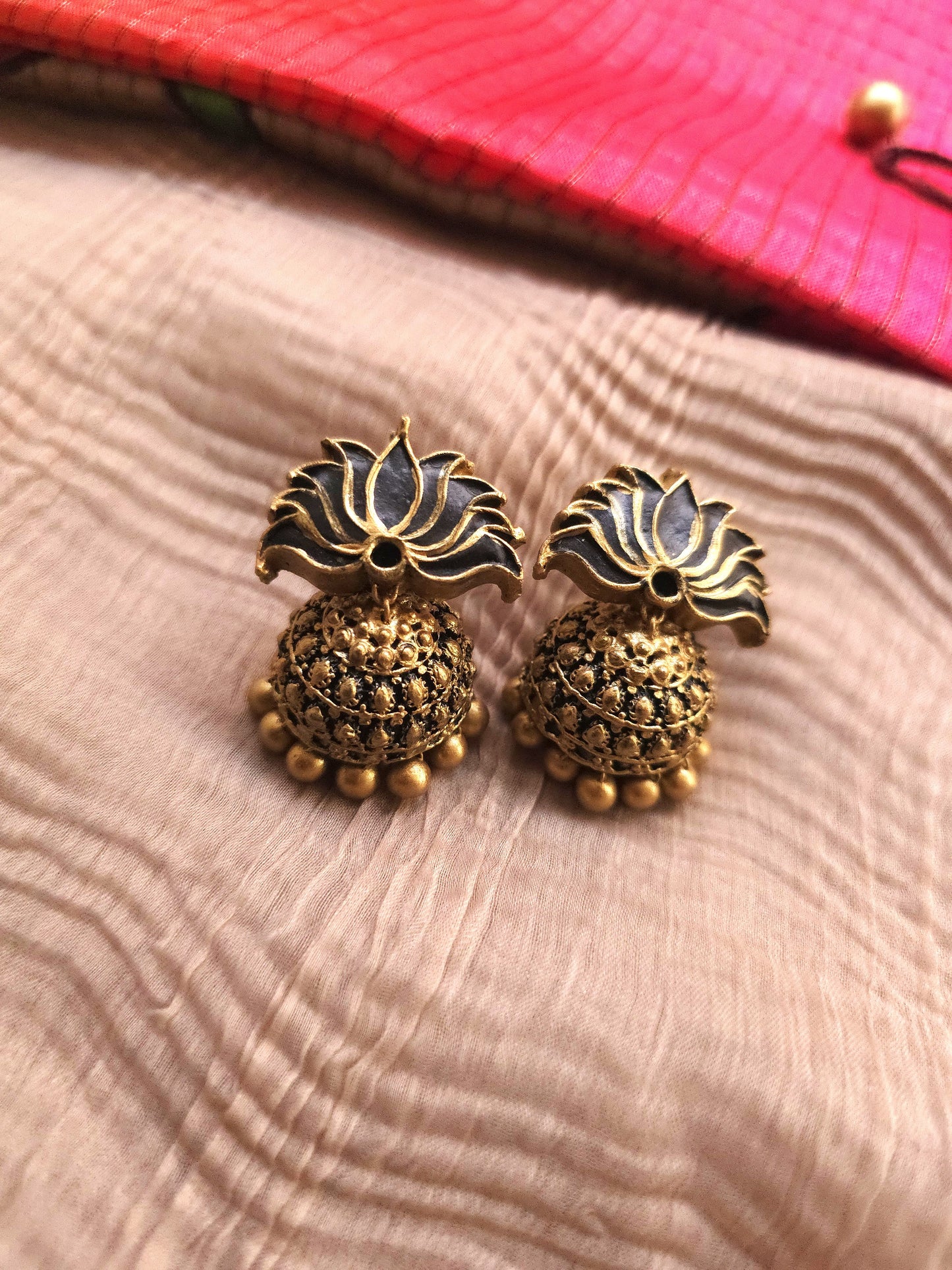 Kamal Antique Gold Lotus Emblem & Metallic Textured Terracotta Temple Set