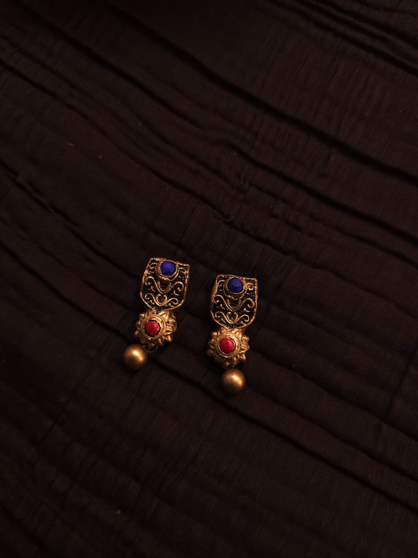Kausalya Antique Gold Jharokha & Cobalt-Crimson Terracotta Collar Set