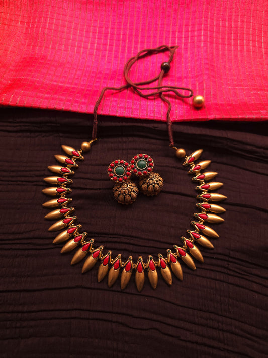 Marakata Patra Antique Gold & Tri-Color Jasmine Bud Terracotta Set