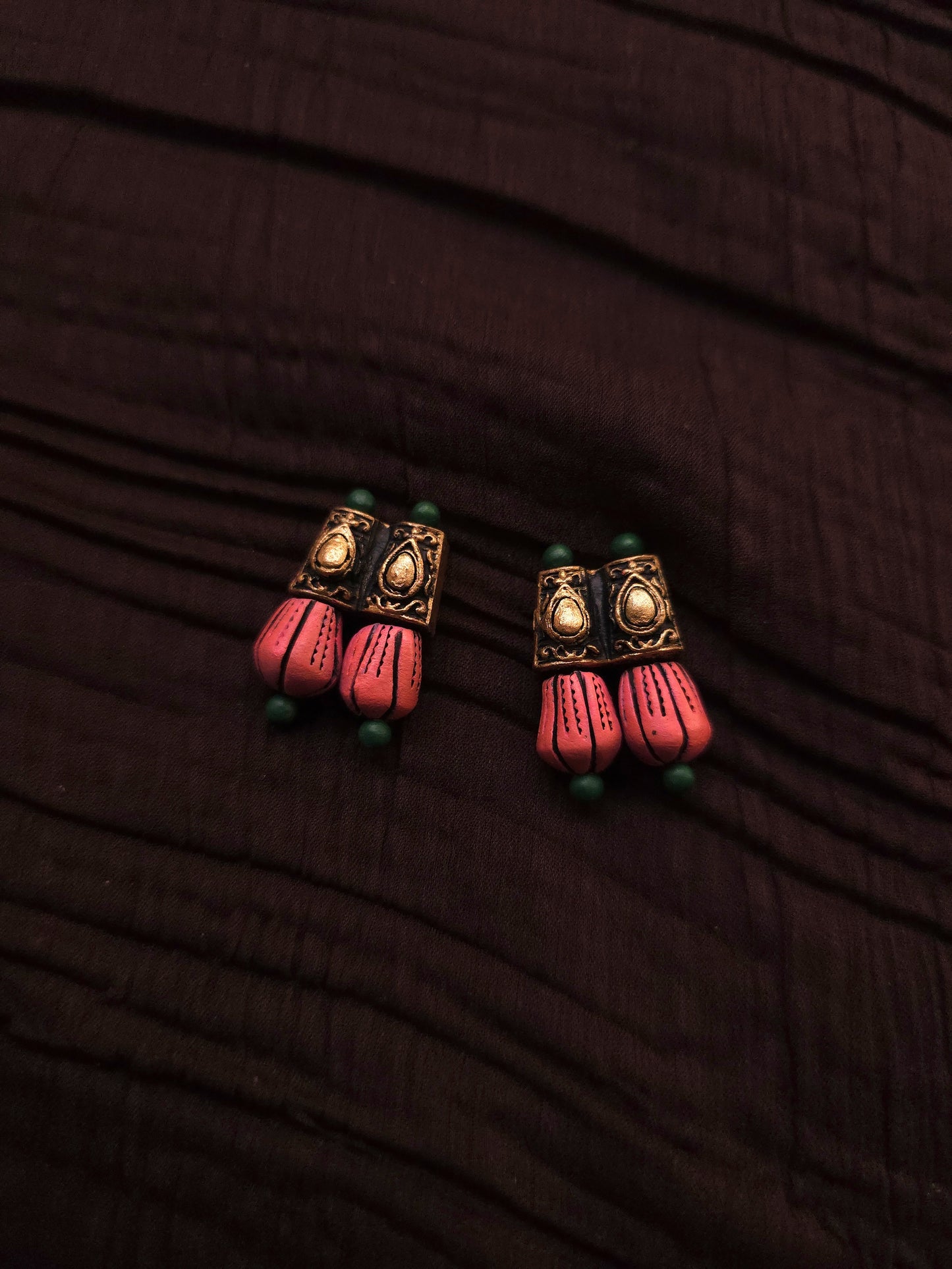 Pavalamalli Antique Gold Archway & Coral Pink Lotus Bud Terracotta Collar Set