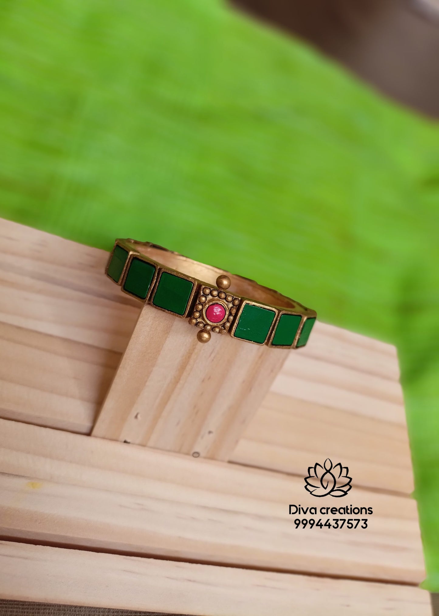 Green Kundan terracotta Bangle