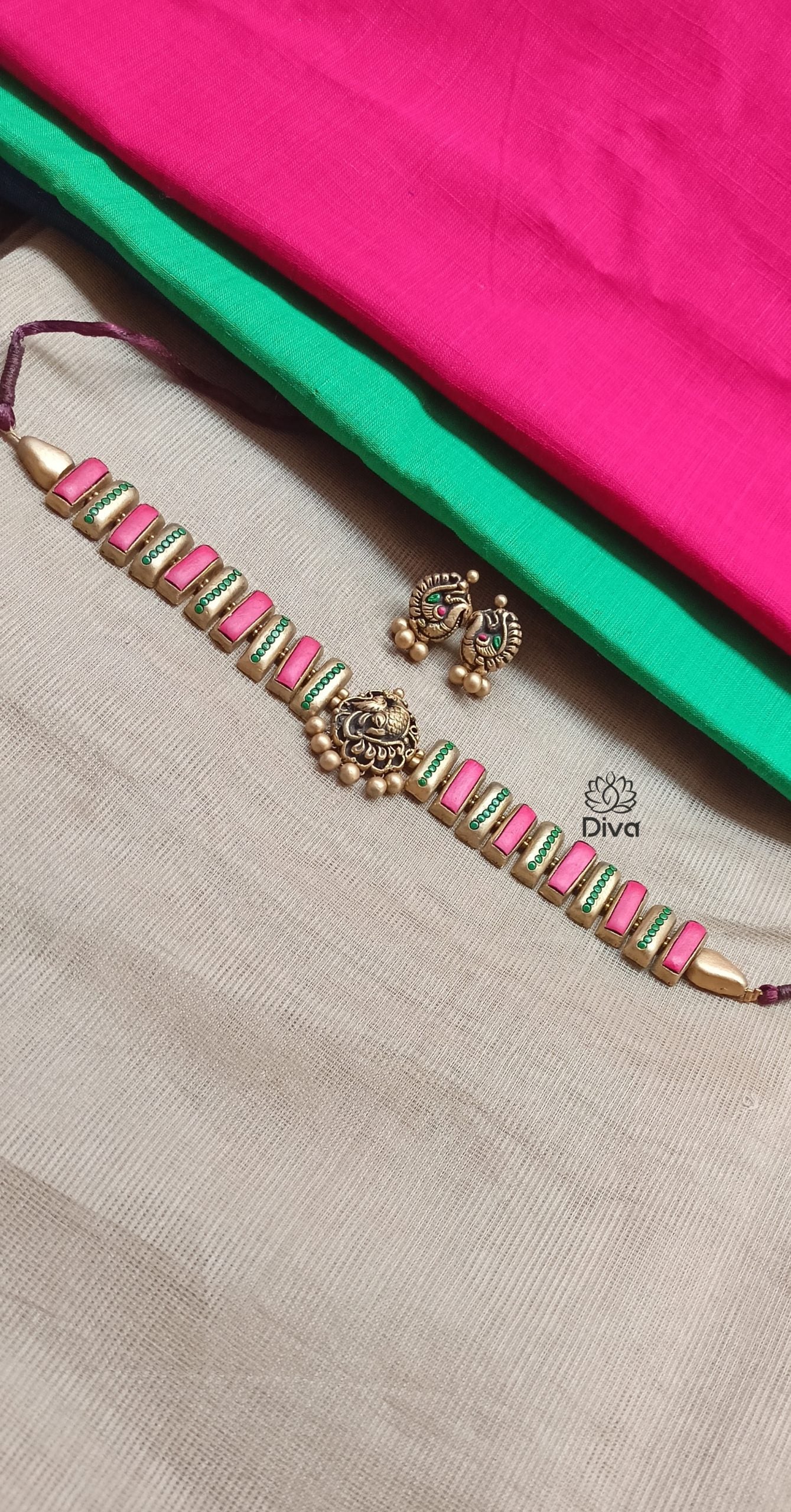 Red green peacock choker terracotta jewellery