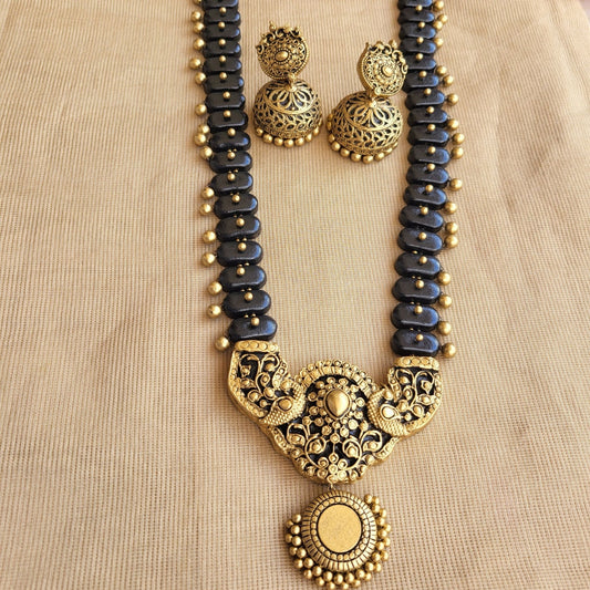 Thaarika handmade terracotta long necklace black oval motifs1