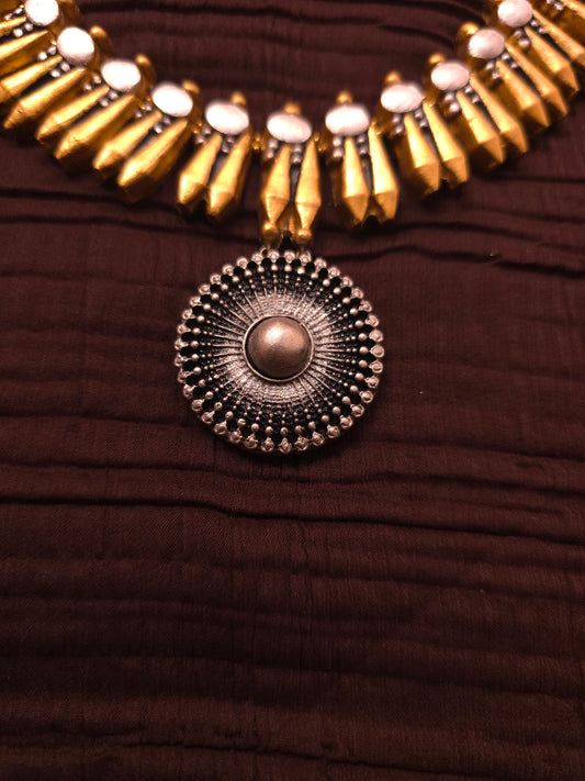 The dual-tone chakra aura dual-finish spike motif terracotta set