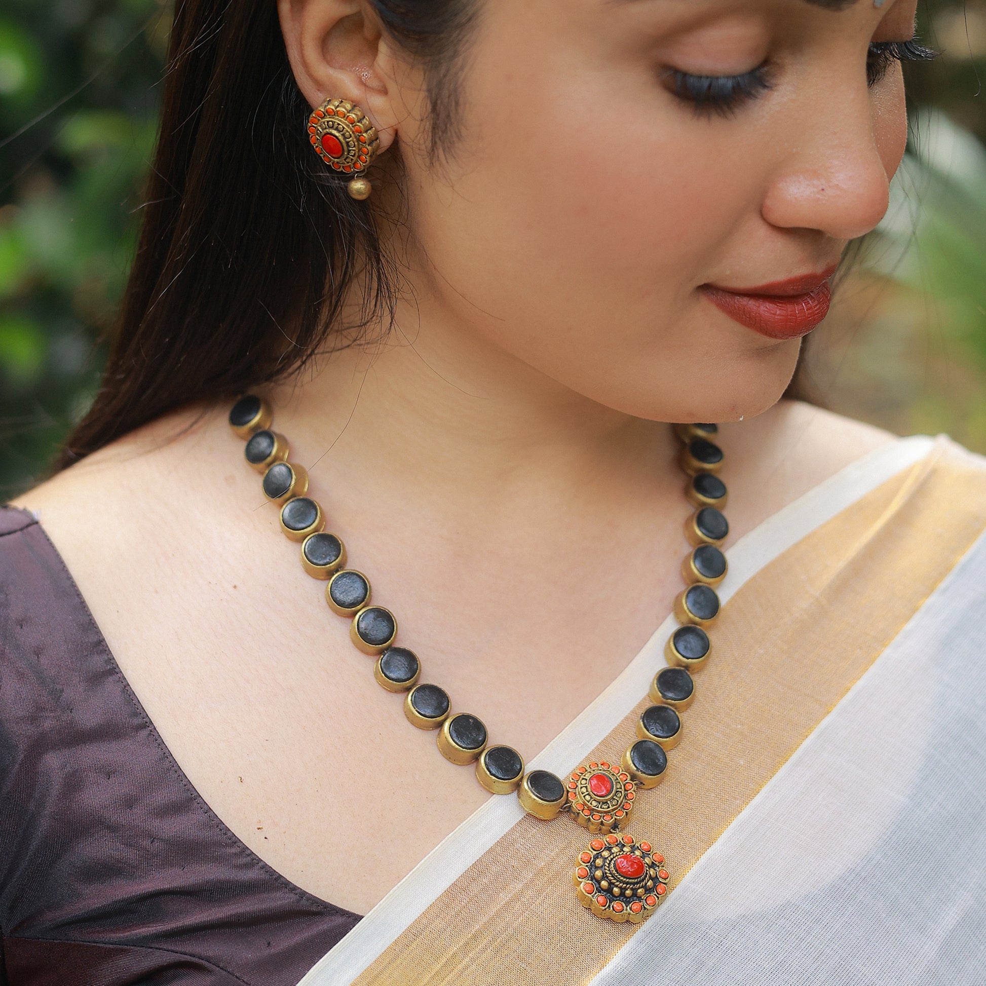 Circle Kemp - Red Black Terracotta Necklace