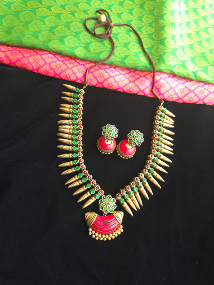 Red Green and antique gold arumbu floral terracotta necklace