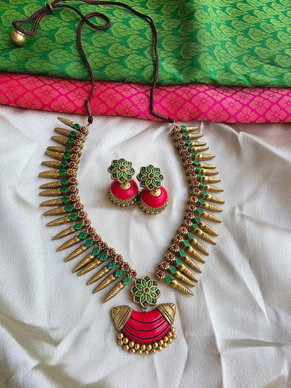 Red Green and antique gold arumbu floral terracotta necklace
