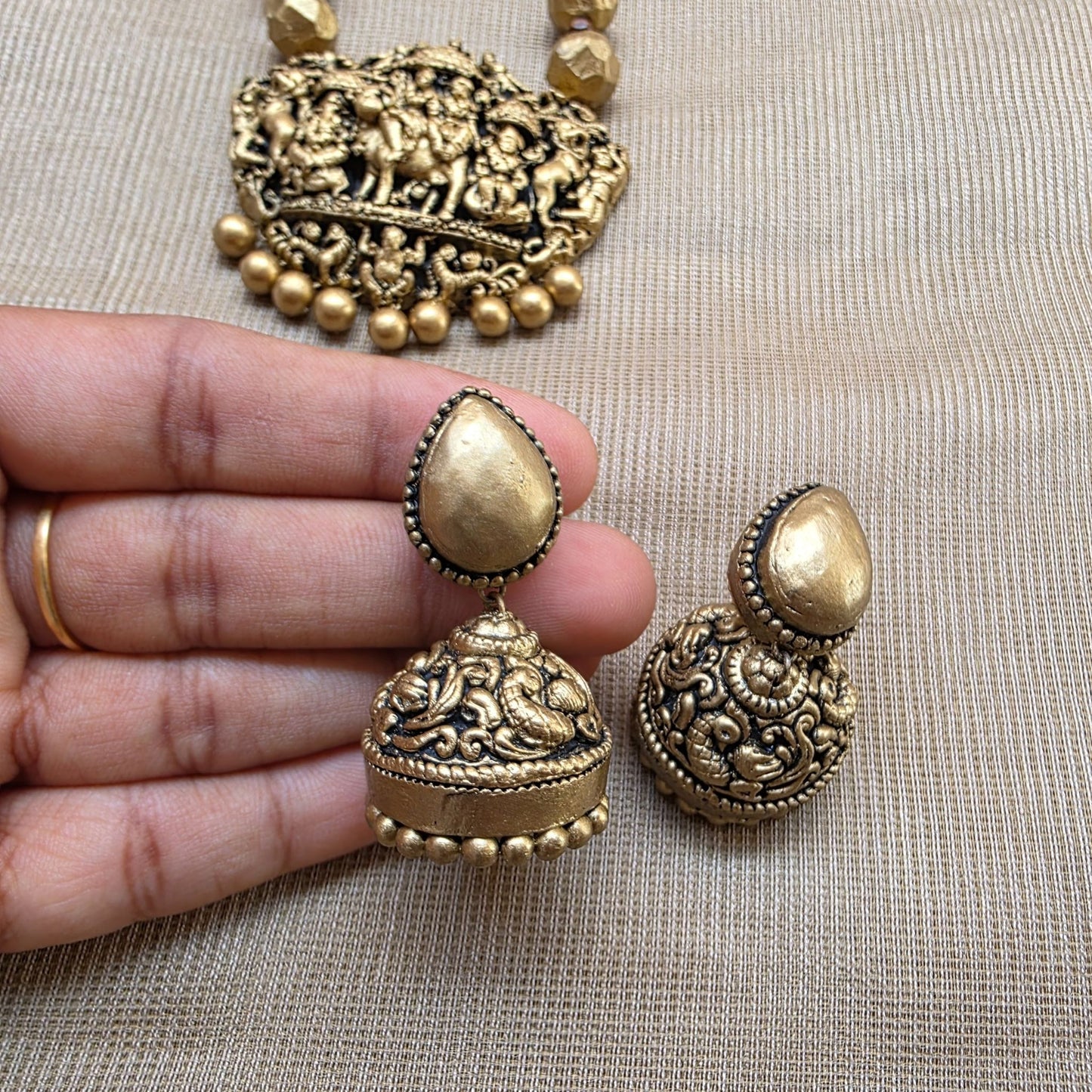 Fine Cut Beaded Idol Terracotta Jewellery