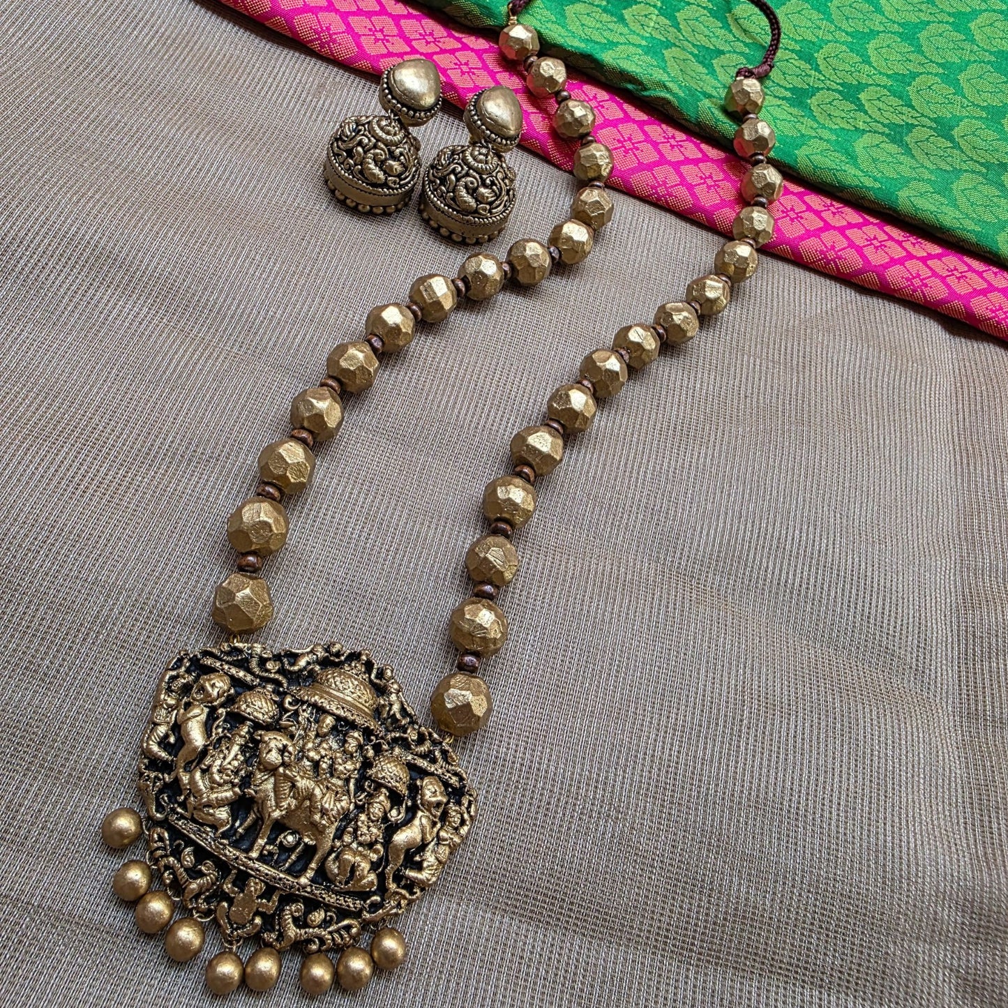 Fine Cut Beaded Idol Terracotta Jewellery