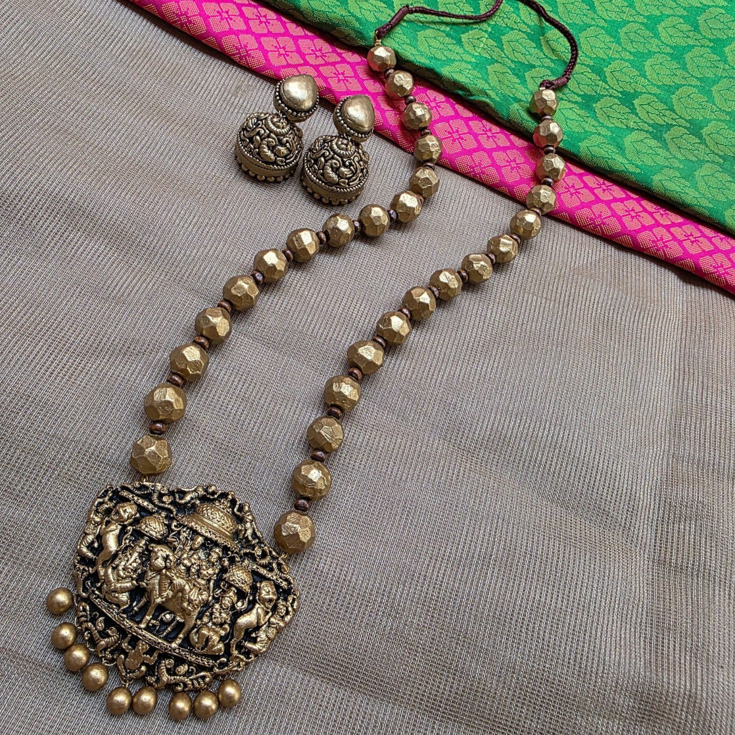 Fine Cut Beaded Idol Terracotta Jewellery