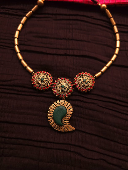 Ambika Paisley Antique Gold & Tri-Color Chakra Terracotta Set