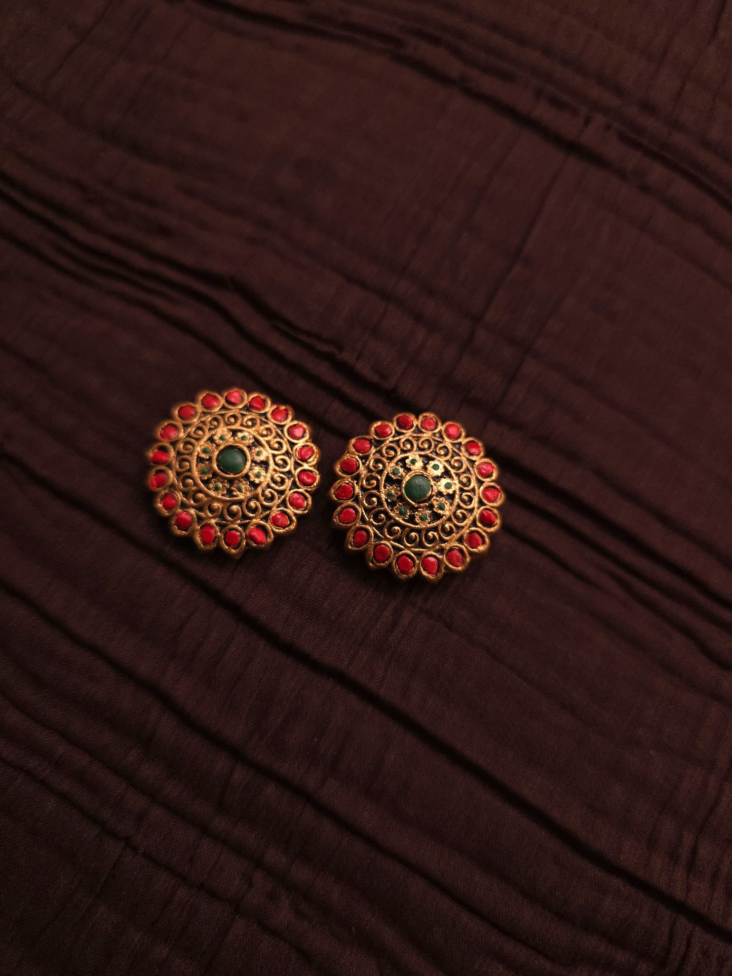 Ambika Paisley Antique Gold & Tri-Color Chakra Terracotta Set