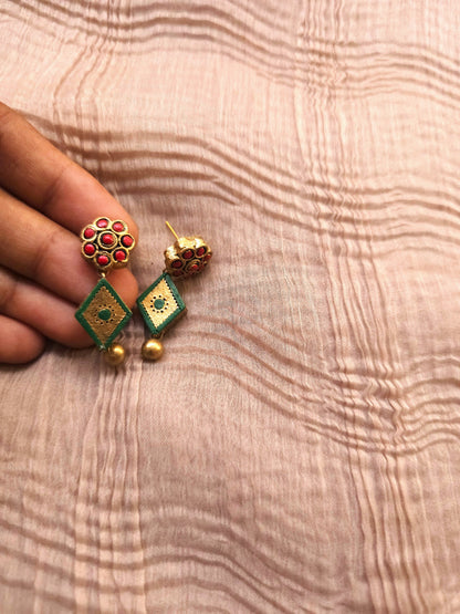 Avantika Antique Gold Rhombus & Crimson Floral Terracotta Strand Set
