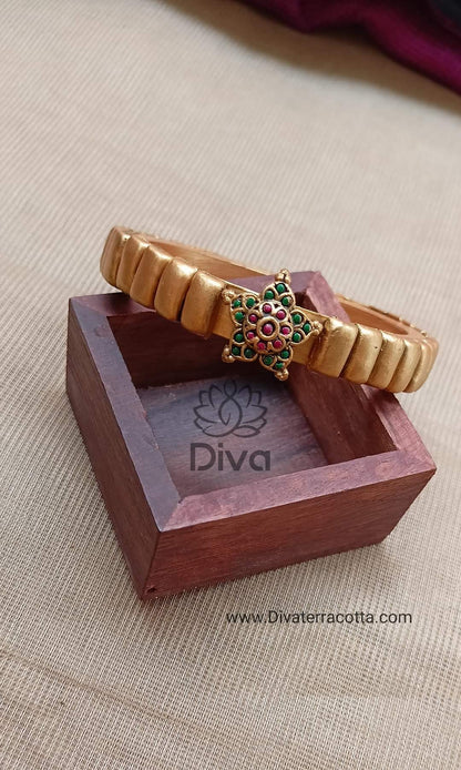 2.8" Antique gold kemp rectangle terracotta bangle