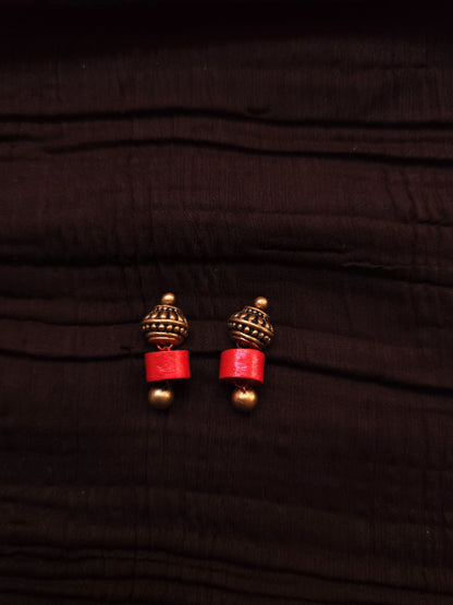 Kalyani Antique Gold Ribbed & Crimson Cylinder Terracotta Choker Set
