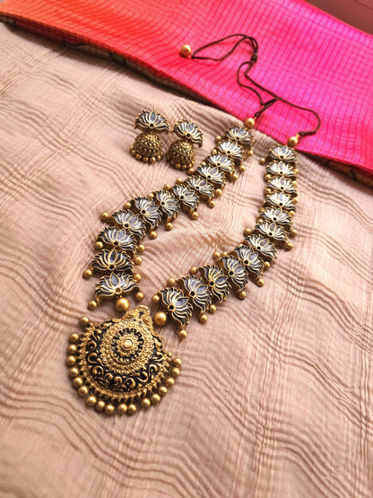 Kamal Antique Gold Lotus Emblem & Metallic Textured Terracotta Temple Set