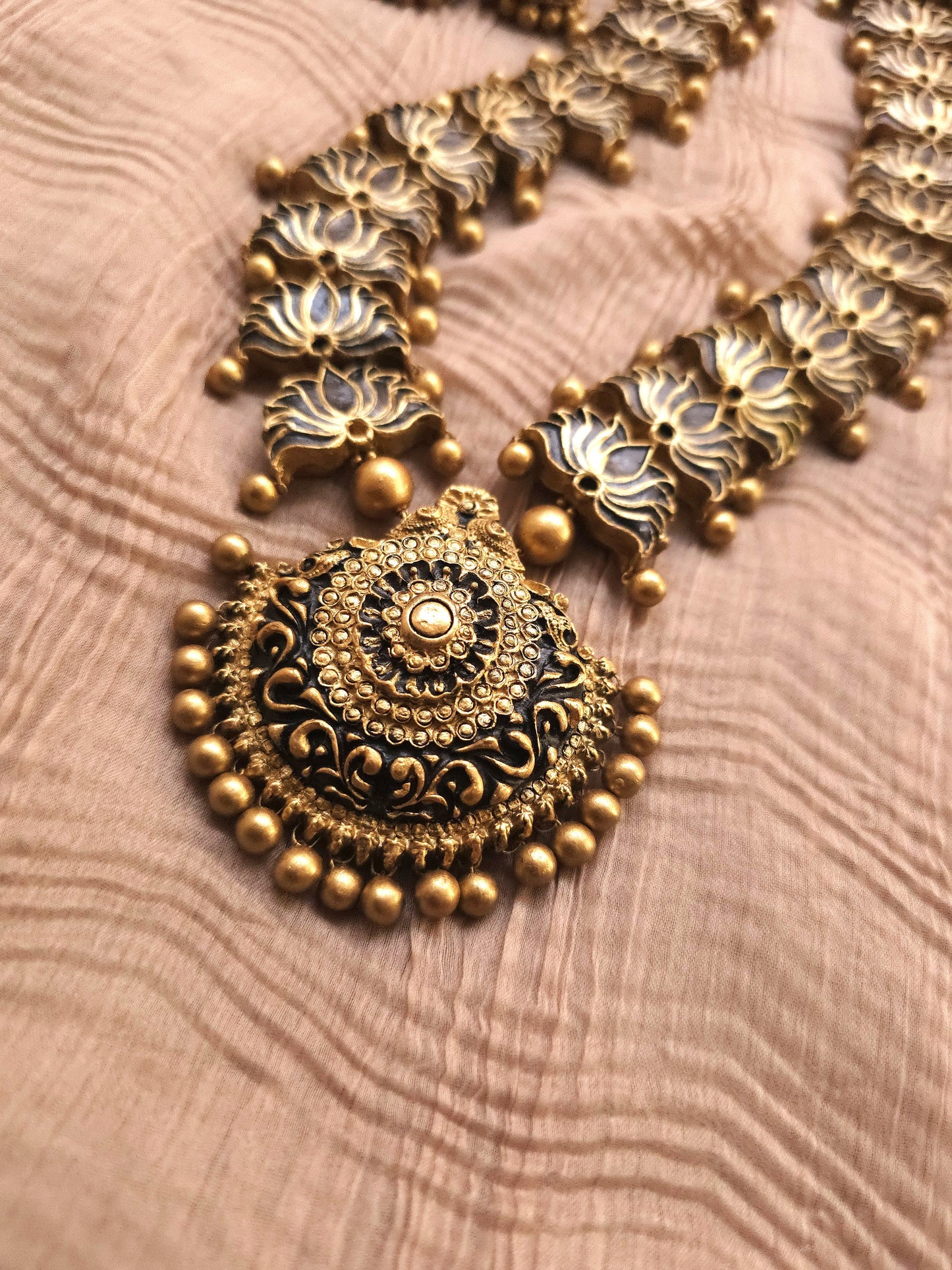 Kamal Antique Gold Lotus Emblem & Metallic Textured Terracotta Temple Set