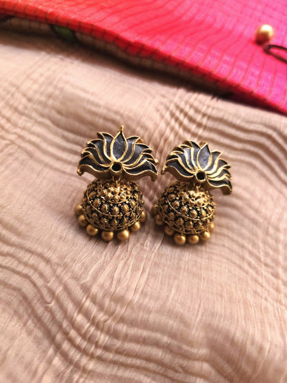 Kamal Antique Gold Lotus Emblem & Metallic Textured Terracotta Temple Set