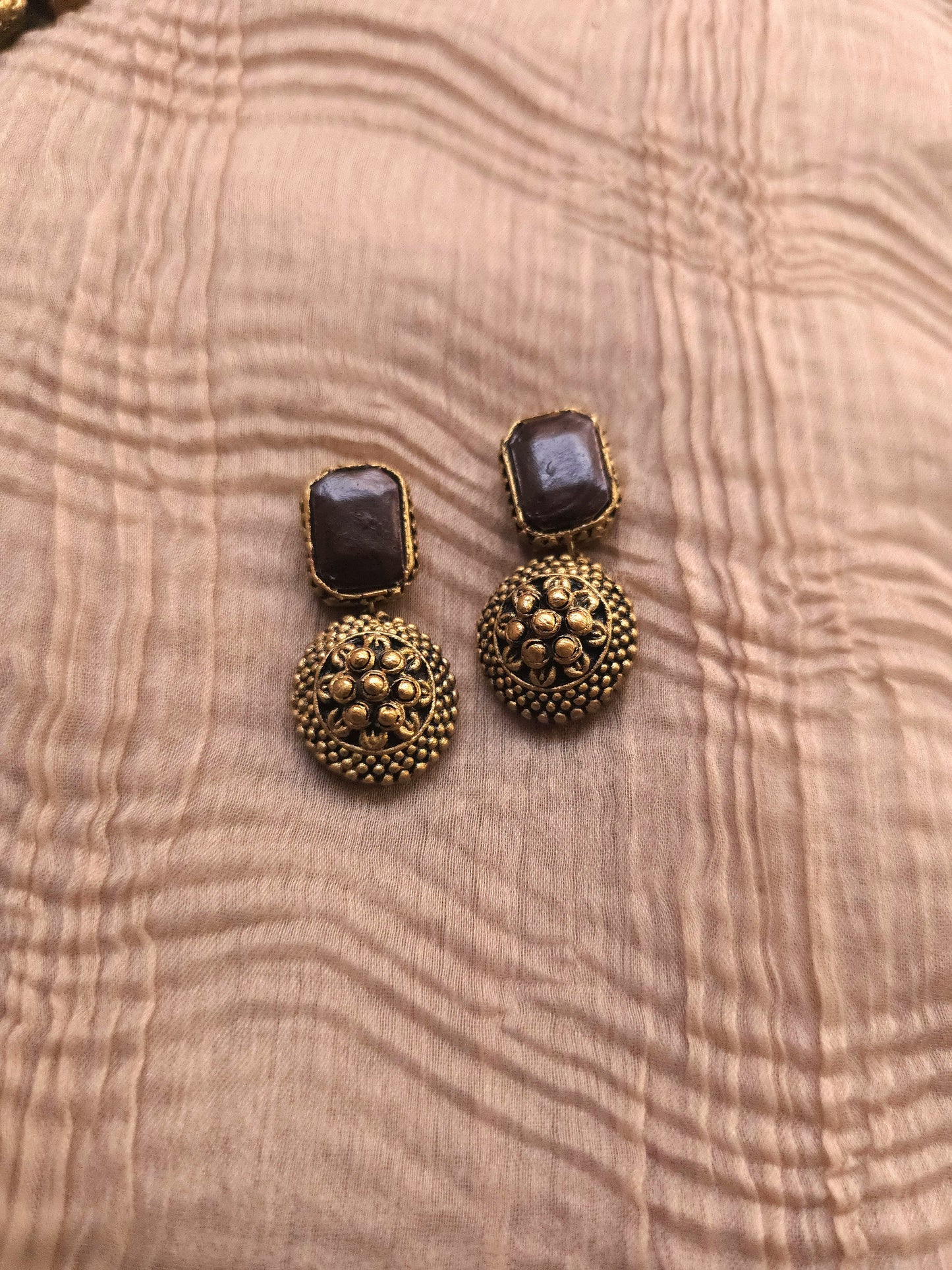 Mandala Antique Gold Filigree Disc & Earthy Brown Rectangular Terracotta Set