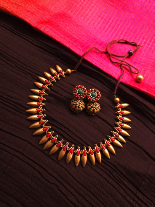 Marakata Patra Antique Gold & Tri-Color Jasmine Bud Terracotta Set