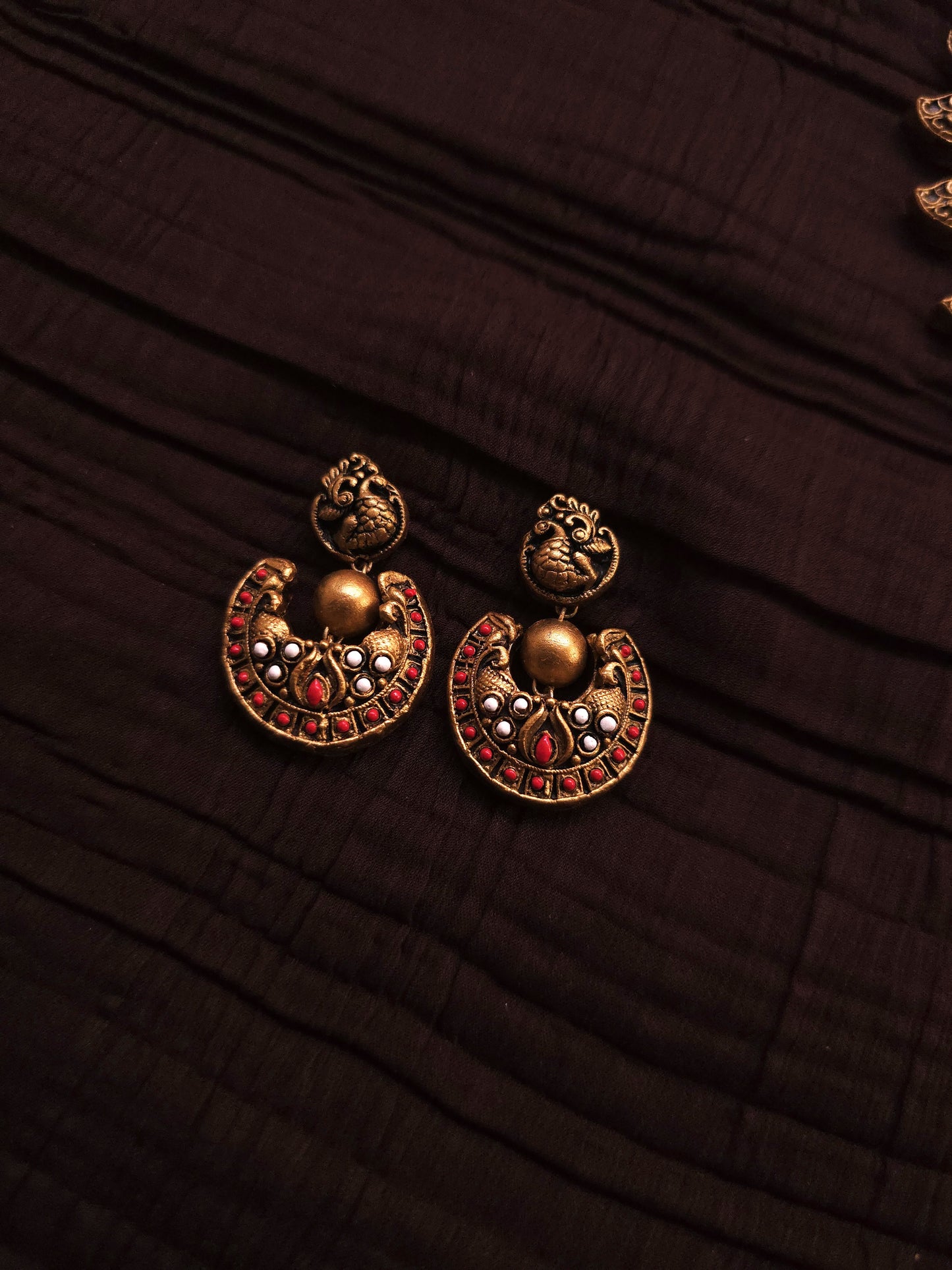 Mayura Heritage Antique Gold Peacock Leaf & Crimson-White Terracotta Set