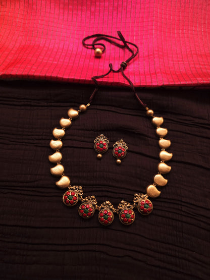 Meera Antique Gold Paisley & Crimson-Green Floral Terracotta Set