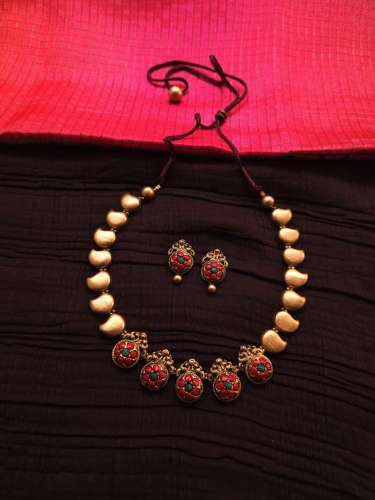 Meera Antique Gold Paisley & Crimson-Green Floral Terracotta Set