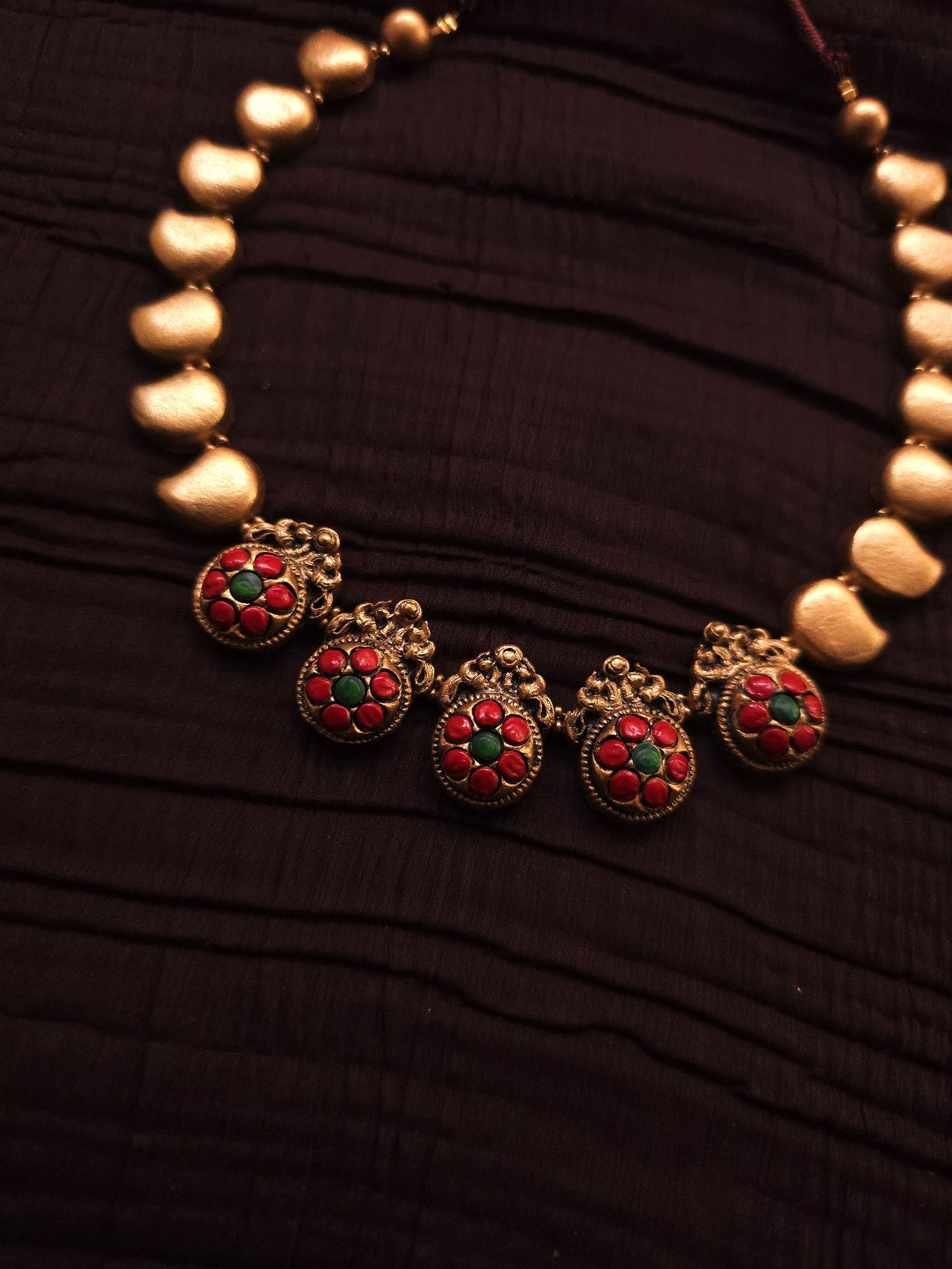 Meera Antique Gold Paisley & Crimson-Green Floral Terracotta Set