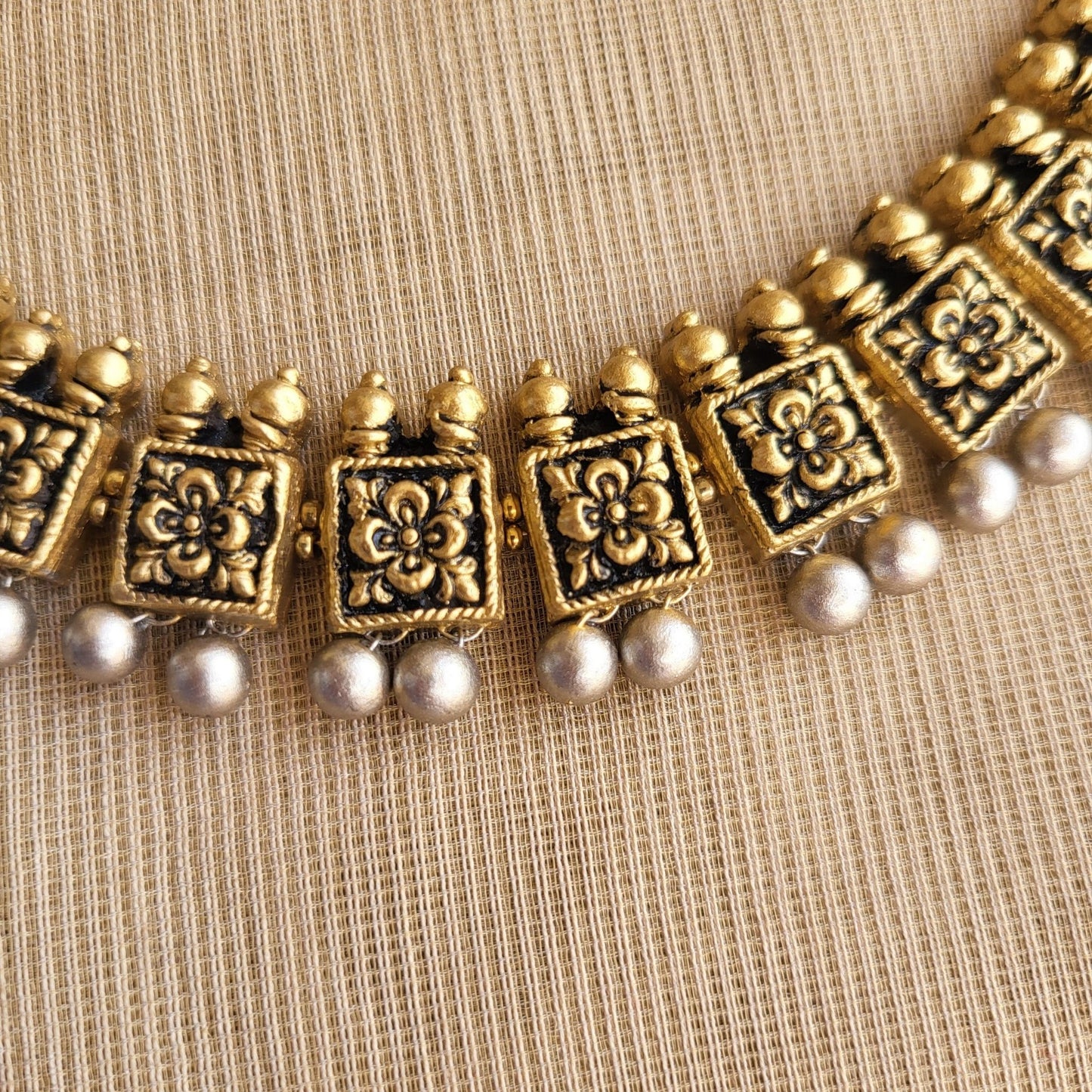Handcrafted terracotta dual-tone choker with matching earrings