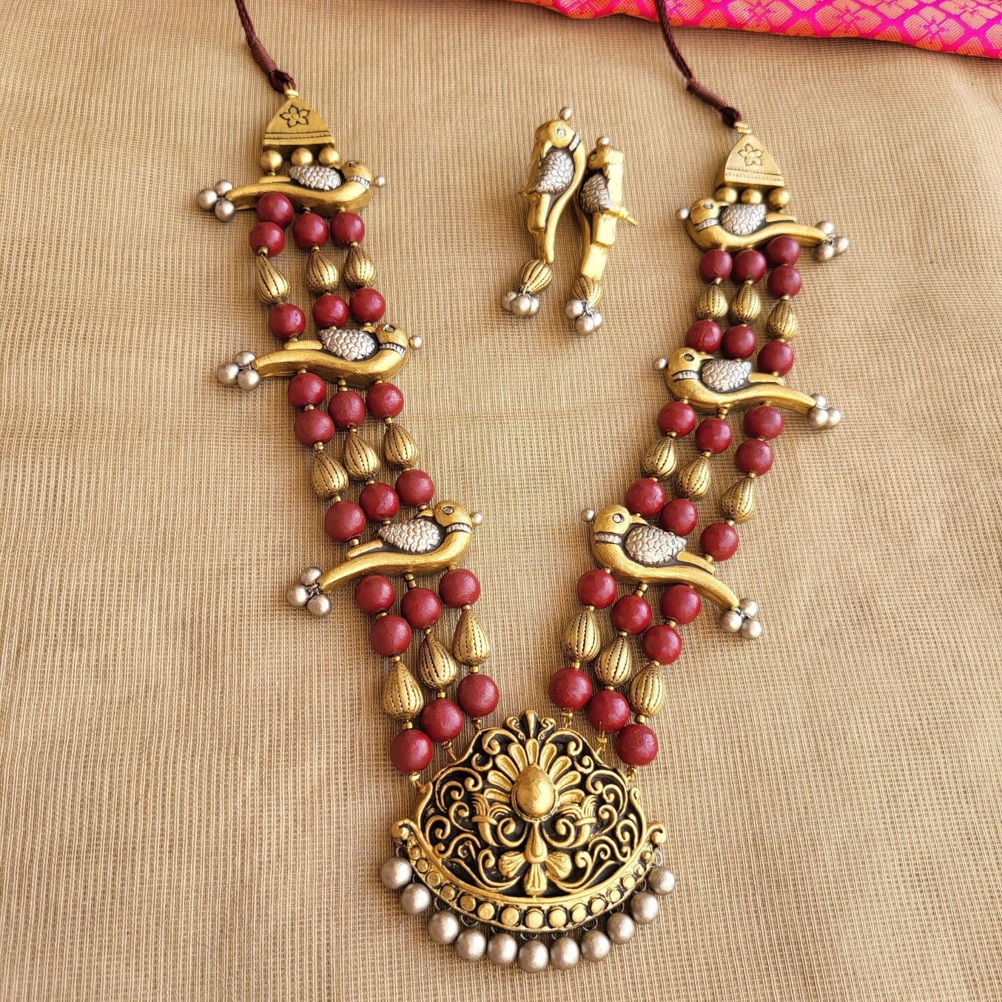 Lightweight handmade terracotta parrot motif necklace set