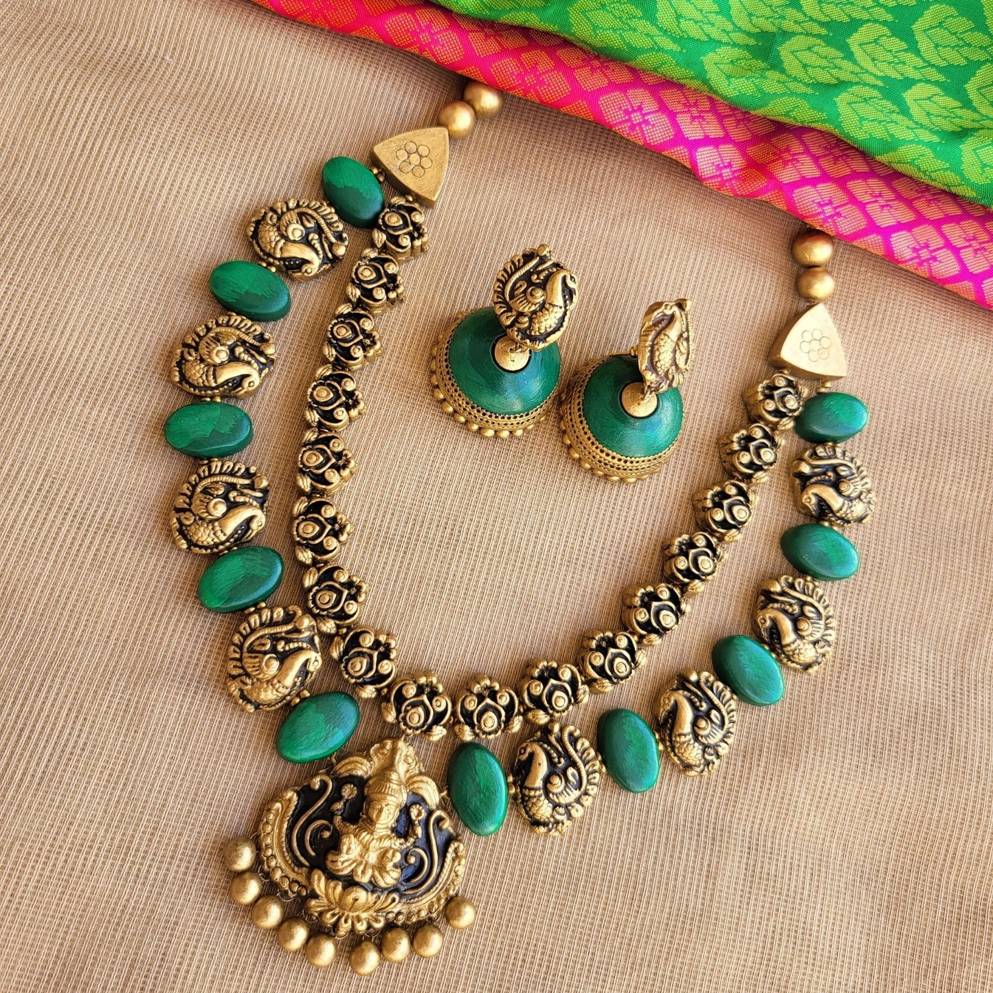 Lightweight & skin-friendly