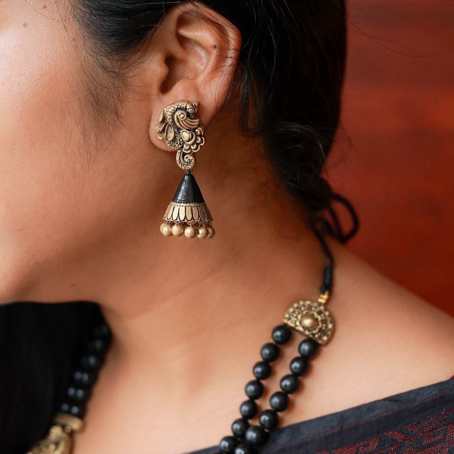 Eco-friendly Nerthya terracotta jewellery set with regal design