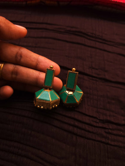 Netra Antique Gold Geometric & Teal Green Terracotta Collar Set
