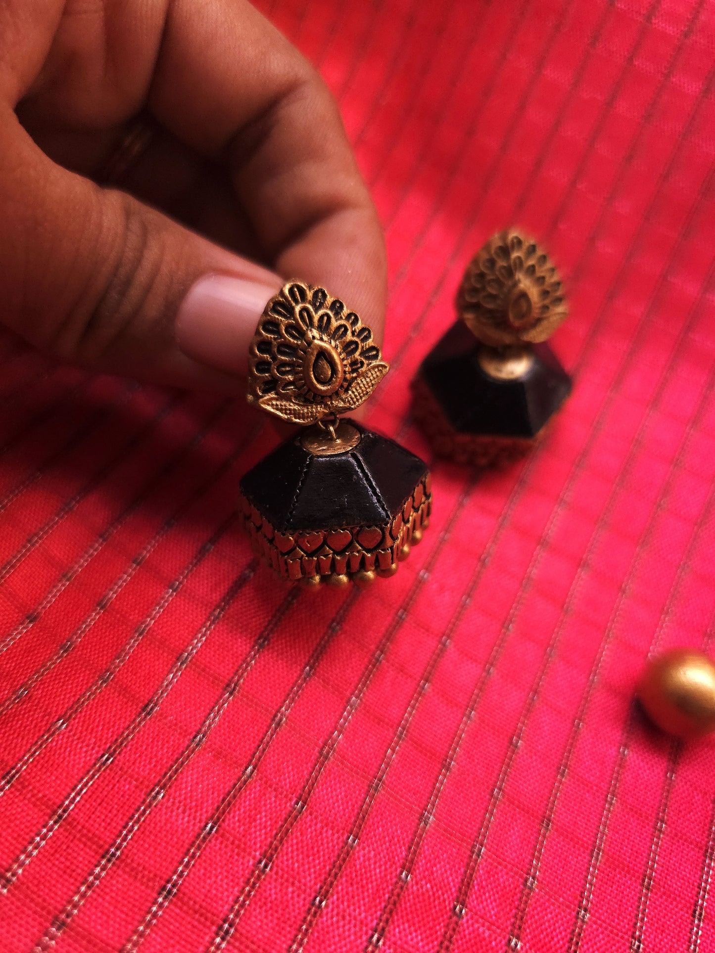 Nirupama Antique Gold Peacock & Black Medallion Terracotta Set