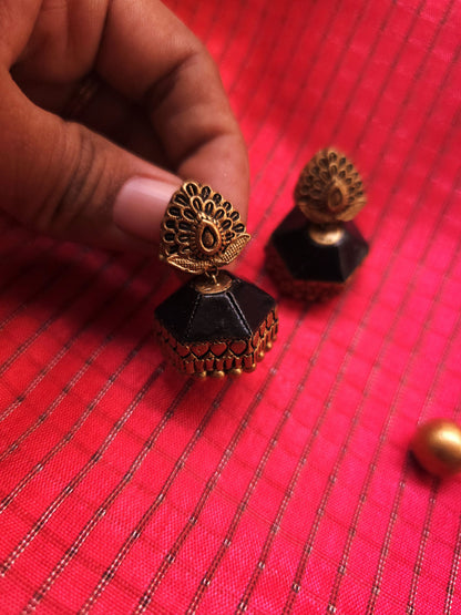 Nirupama Antique Gold Peacock & Black Medallion Terracotta Set