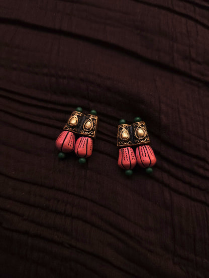 Pavalamalli Antique Gold Archway & Coral Pink Lotus Bud Terracotta Collar Set