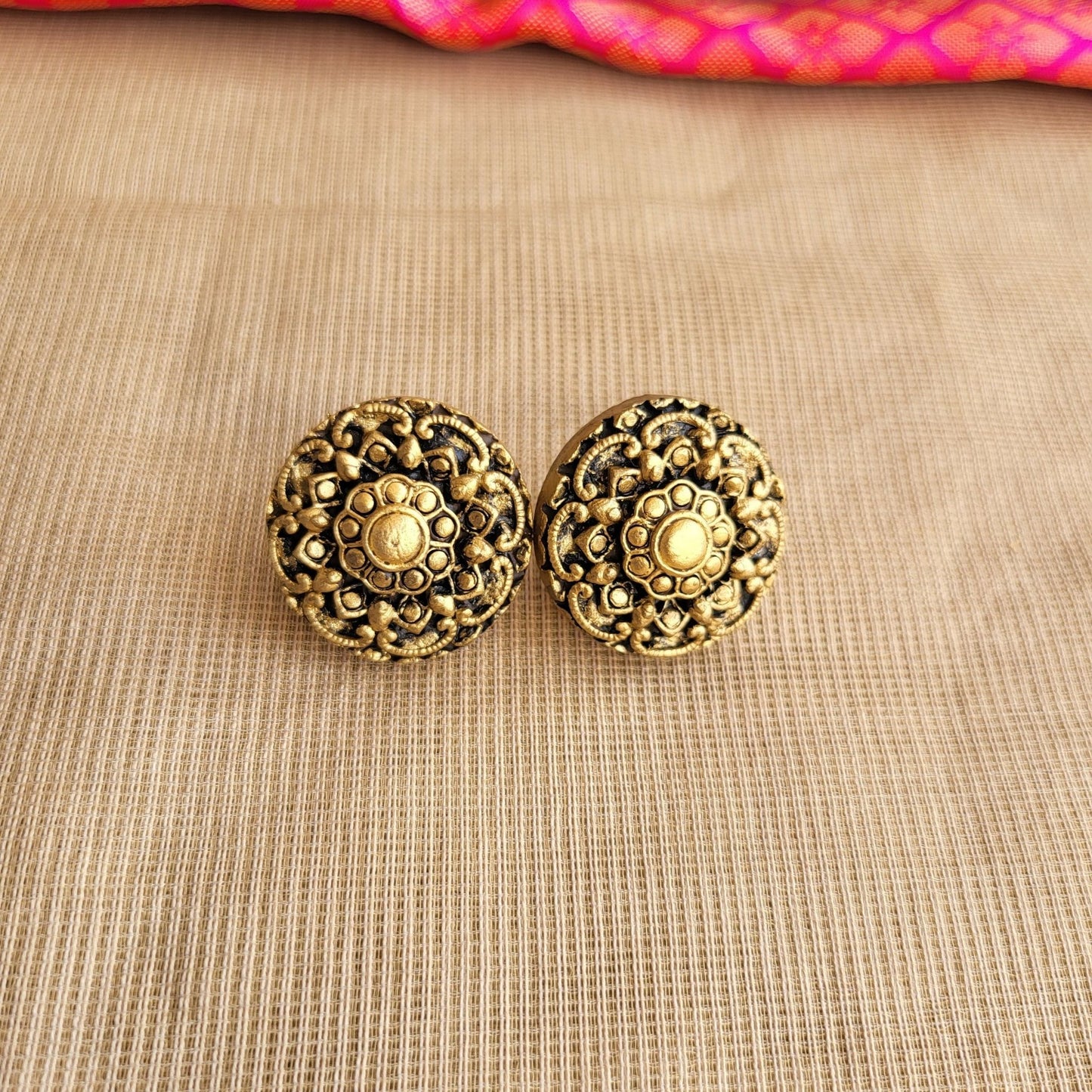 Lightweight & skin-friendly