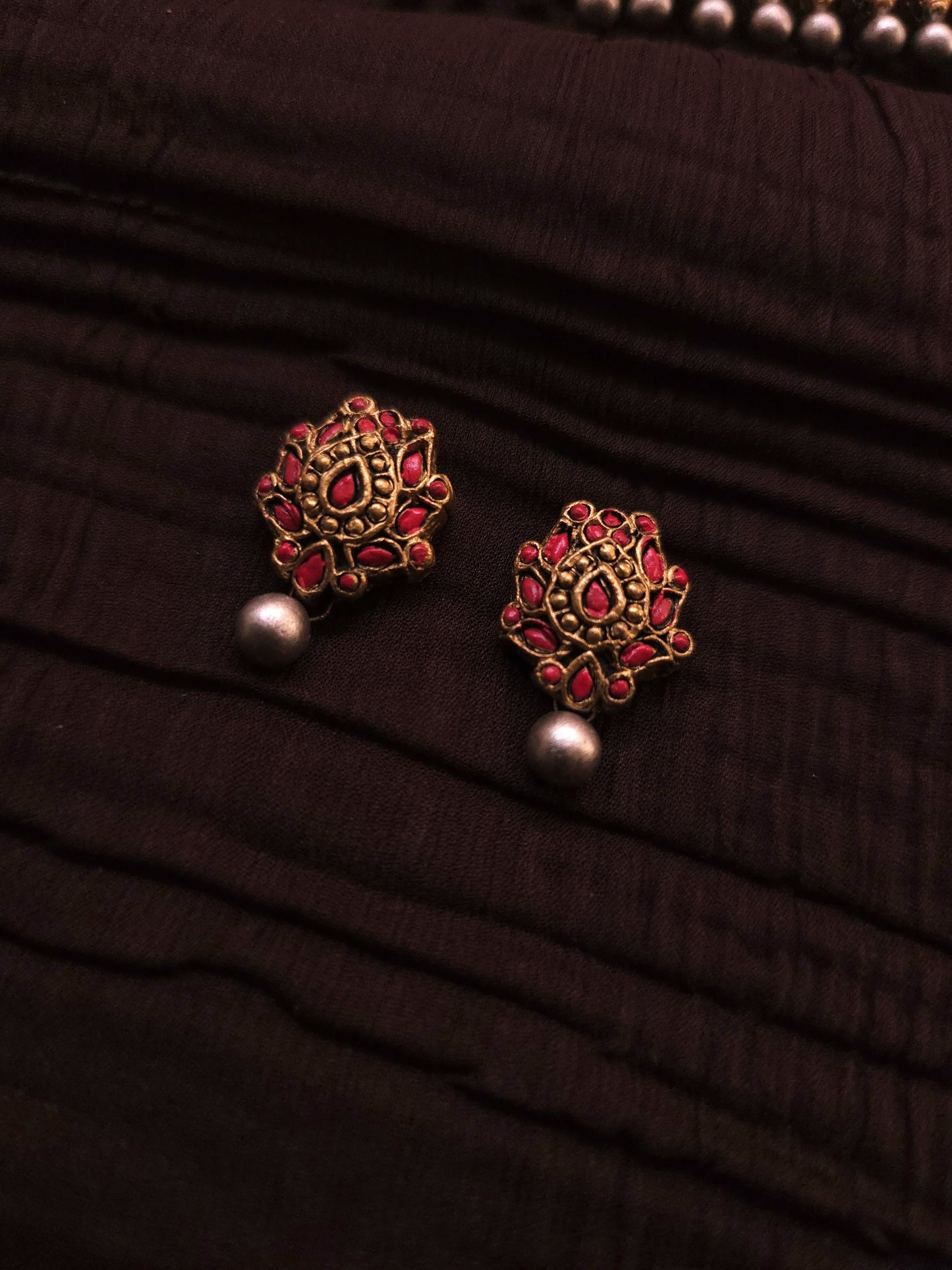 Rukmini Antique Gold Ribbed Spindle & Crimson Rosette Terracotta Choker Set