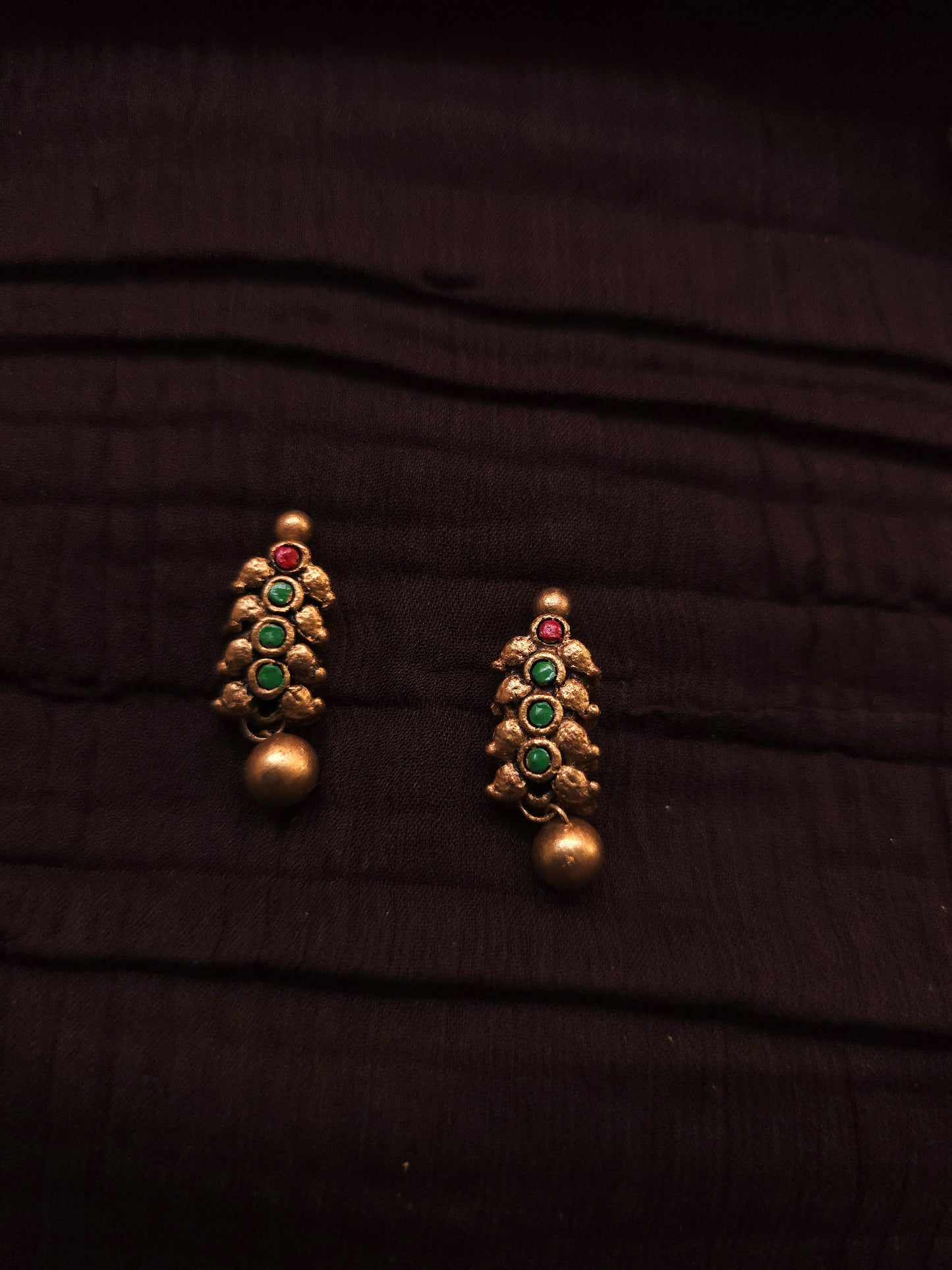 Sunanda Antique Gold Spiked Ridge & Emerald-Crimson Terracotta Collar Set