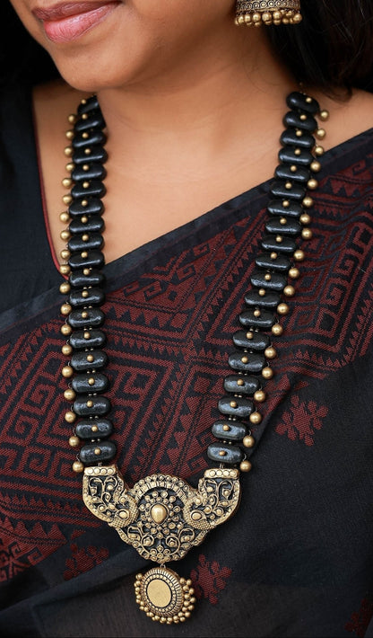 Thaarika handmade terracotta long necklace black oval motifs