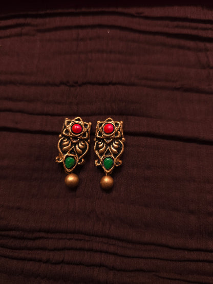 The Kirti Mukha Antique Gold & Tri-Color Floral Crest Terracotta Set