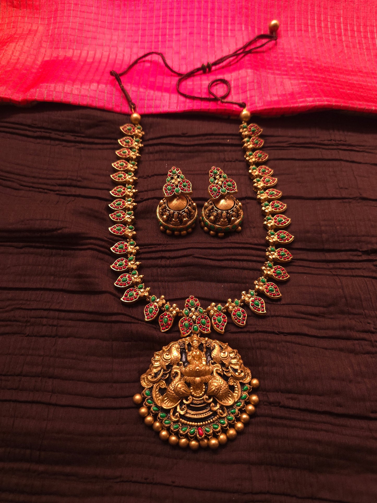 The Lakshmi Vaibhav Antique Gold & Kemp Stone Heritage Haar Set