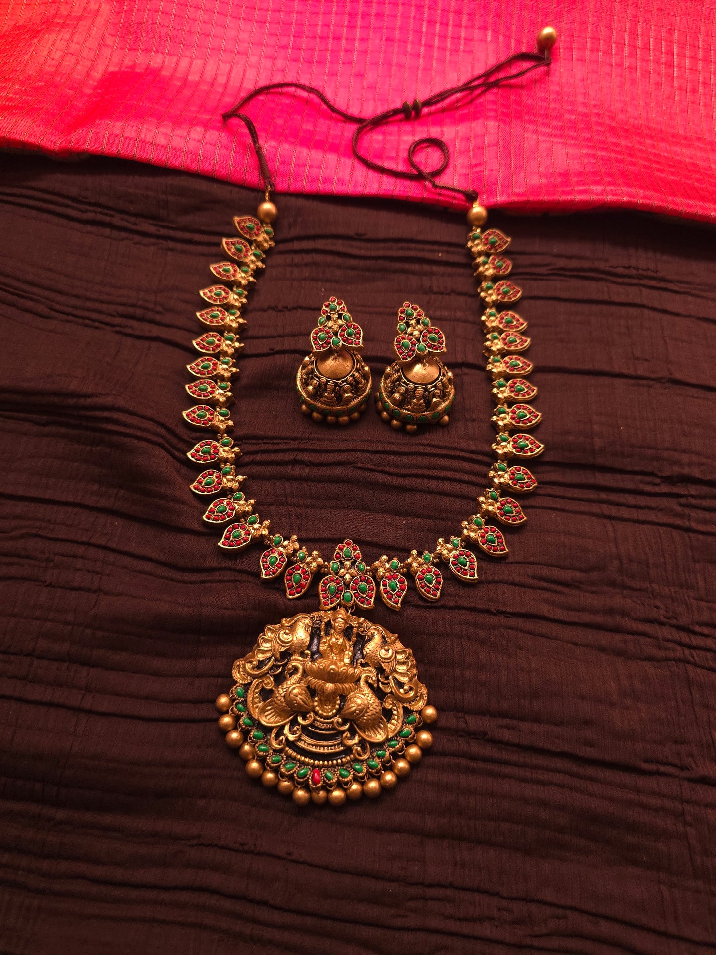 The Lakshmi Vaibhav Antique Gold & Kemp Stone Heritage Haar Set
