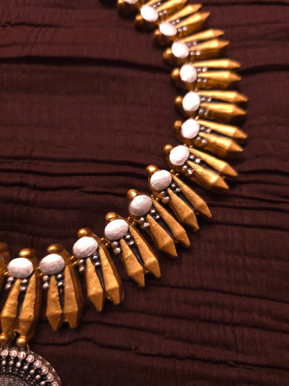 The dual-tone chakra aura dual-finish spike motif terracotta set