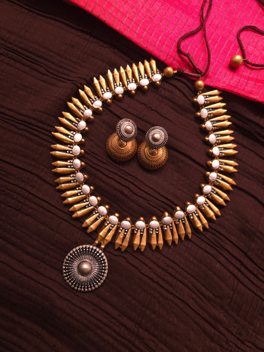 The dual-tone chakra aura dual-finish spike motif terracotta set