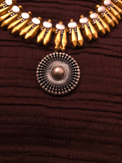 The dual-tone chakra aura dual-finish spike motif terracotta set