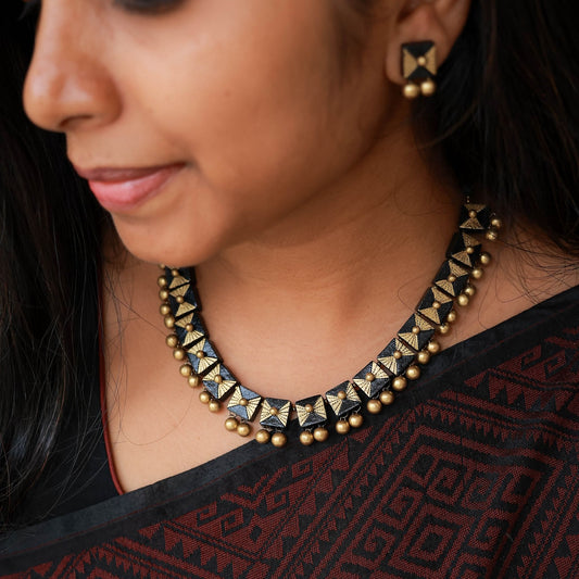 Vizhii handmade terracotta necklace and earrings